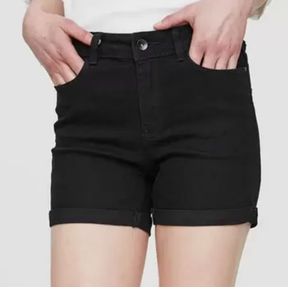 NWT Vero Moda Black Jean Denim Cuffed Shorts